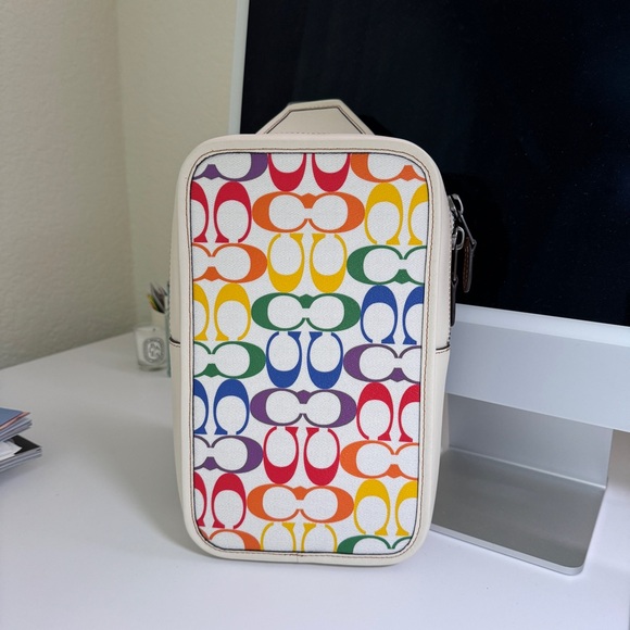 coach SULLIVAN PACK IN RAINBOW SIGNATURE CANVAS (COACH CJ581) - Picture 1 of 8